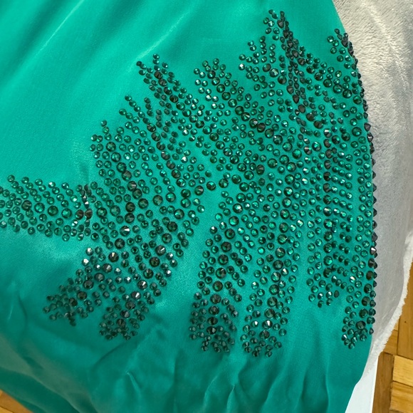 Zara long-sleeve emerald green dress with black beaded embellishments - Picture 5 of 9